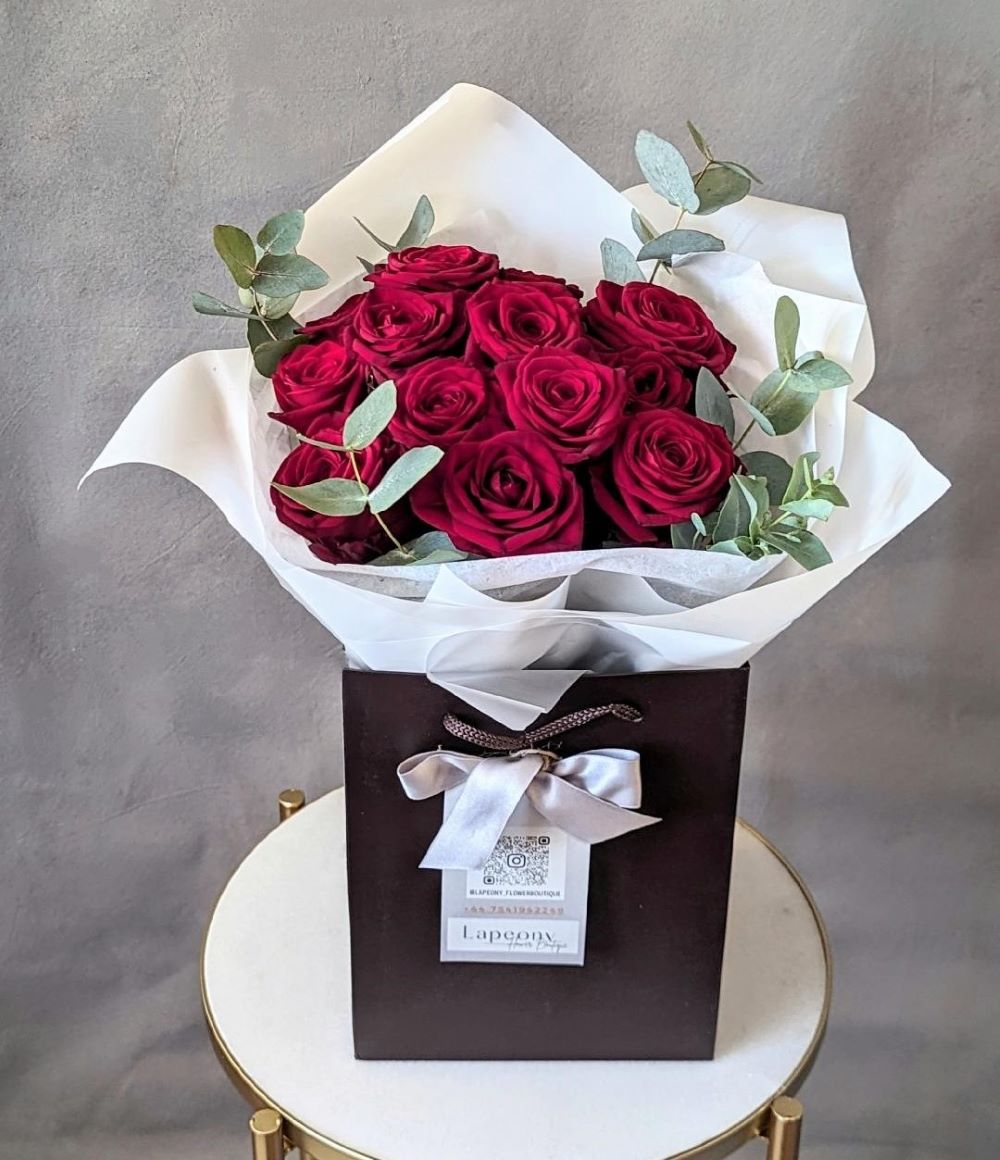 Red roses Valentine's flowers