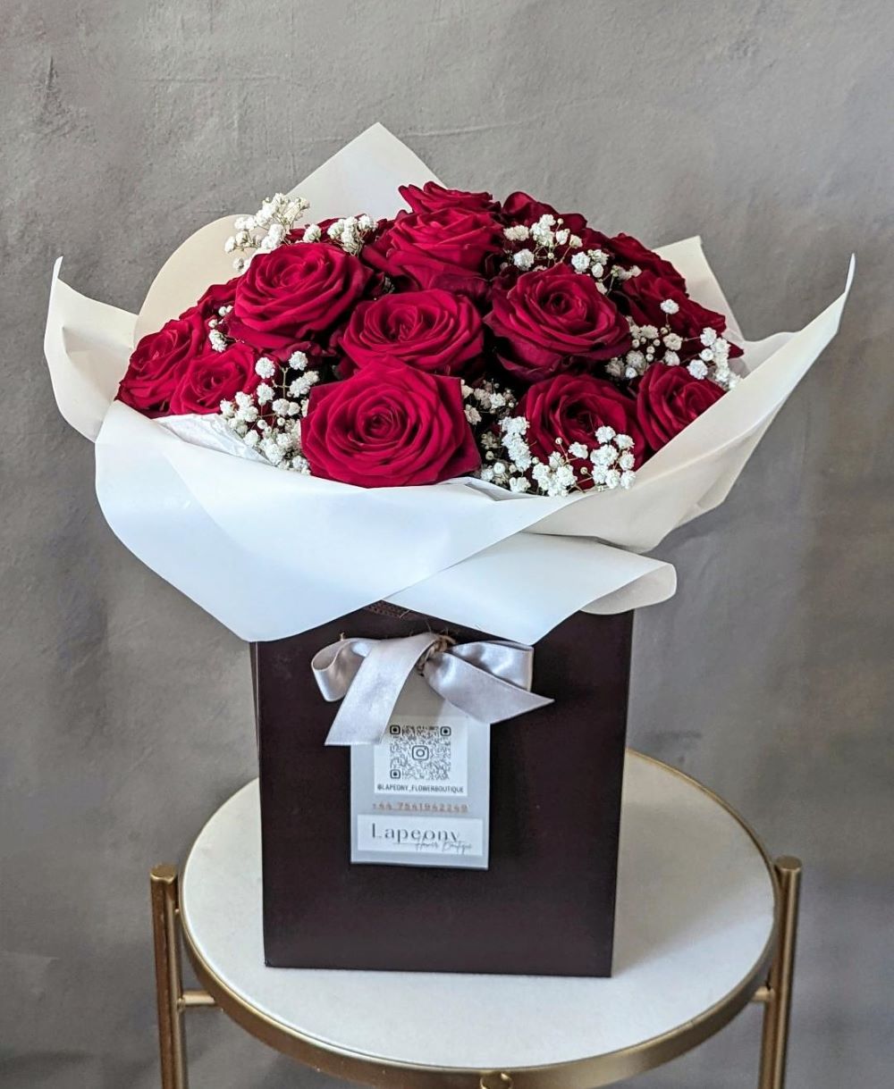 Re Rose bouquet and Gypsohila Flower Delivery Birmingham Lapeony Flower Boutique
