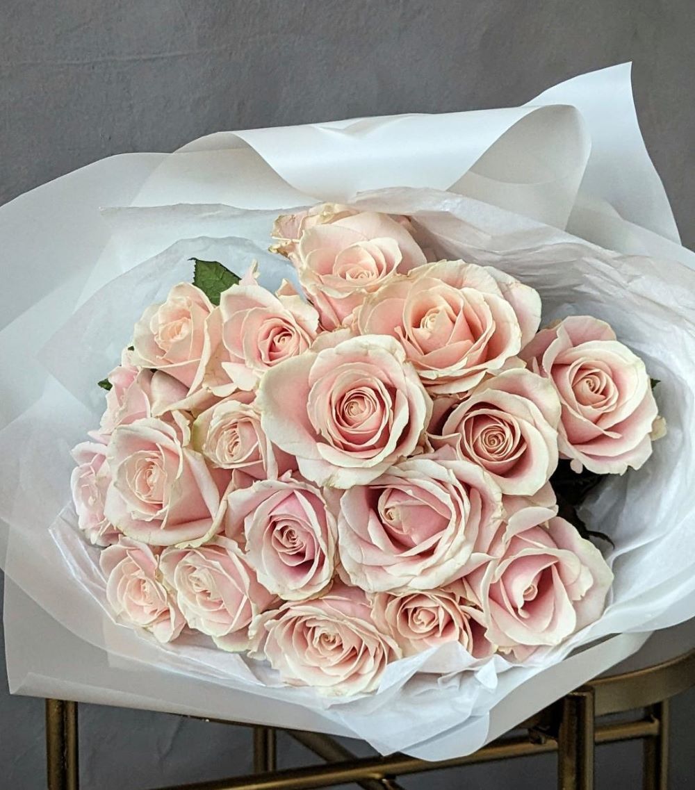 Blushing Blossom Bouquet: Twenty Sweet Avalanche Roses