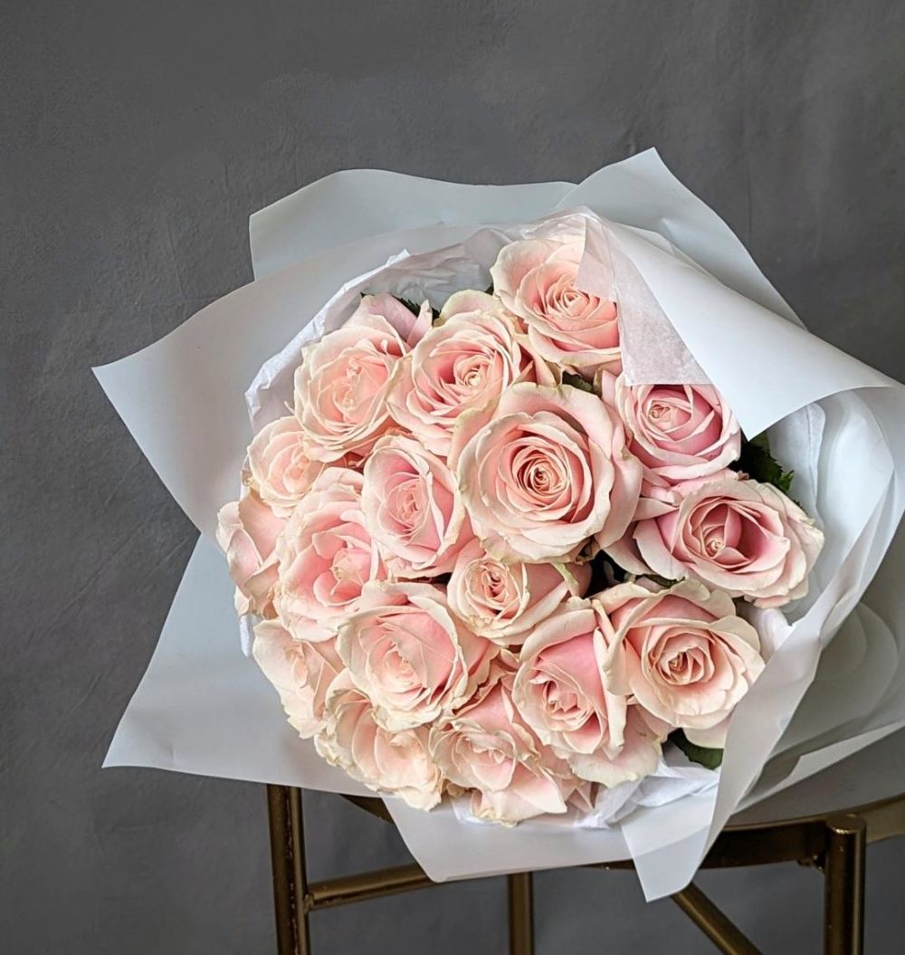 Blushing Blossom Bouquet: Twenty Sweet Avalanche Roses