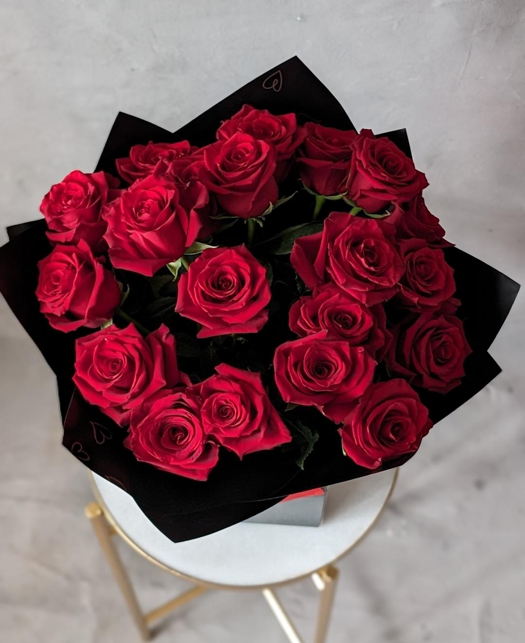 Eternal Elegance: Classic Red Roses in Luxury Black Packaging