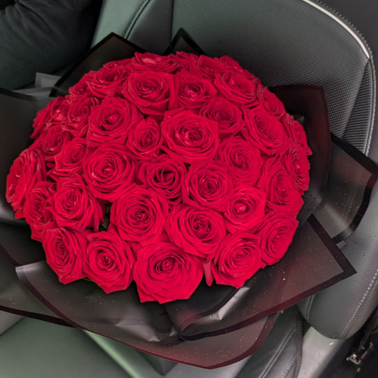 Grand Luxe – 50 Premium Red Roses in Luxury Black Packaging